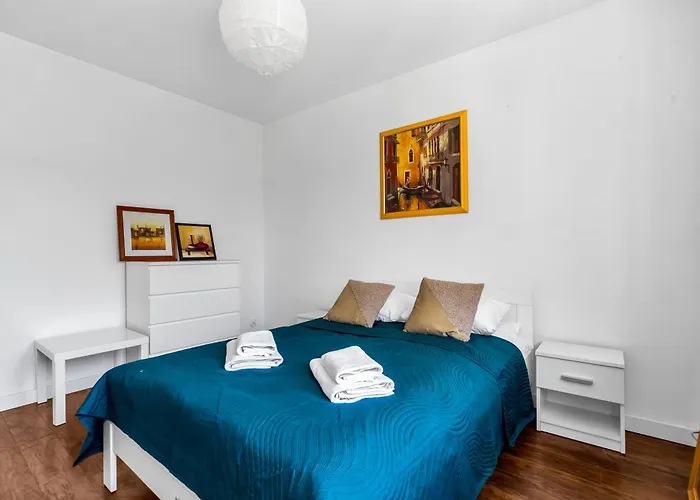 Metro Ratusz Arsenal Homely Apartment